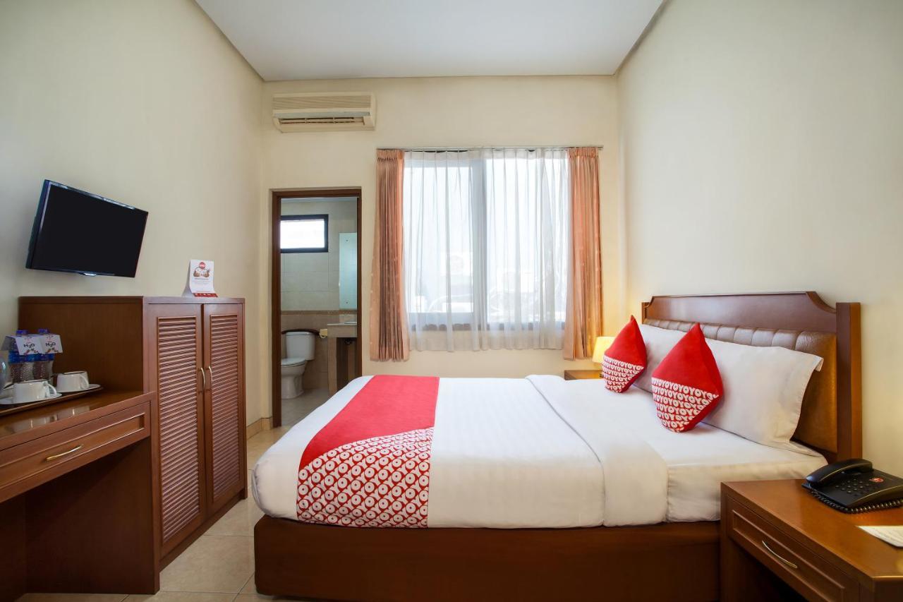 Oyo 108 Hotel Surya Jakarta Exterior photo