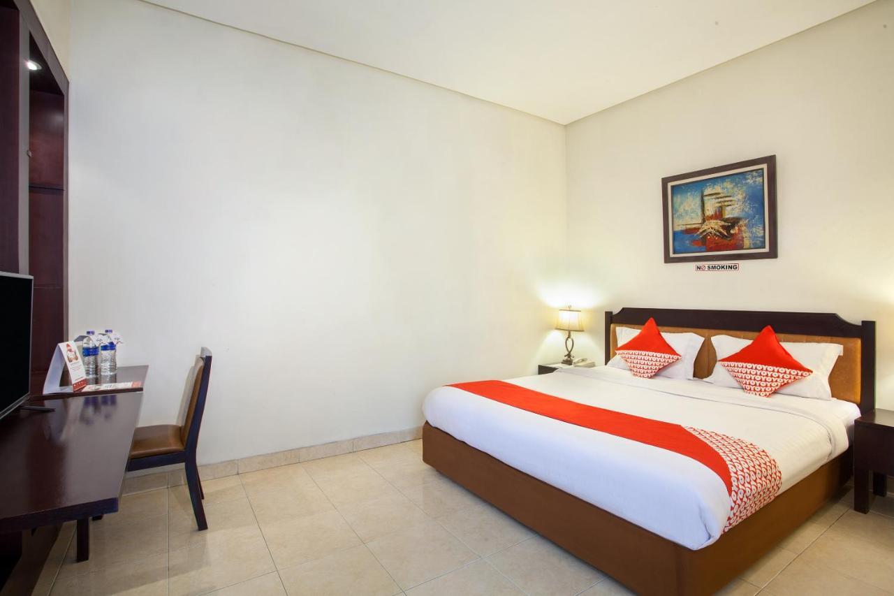 Oyo 108 Hotel Surya Jakarta Exterior photo