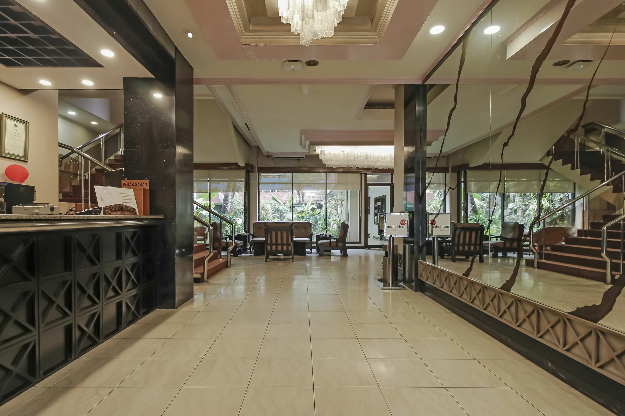 Oyo 108 Hotel Surya Jakarta Exterior photo